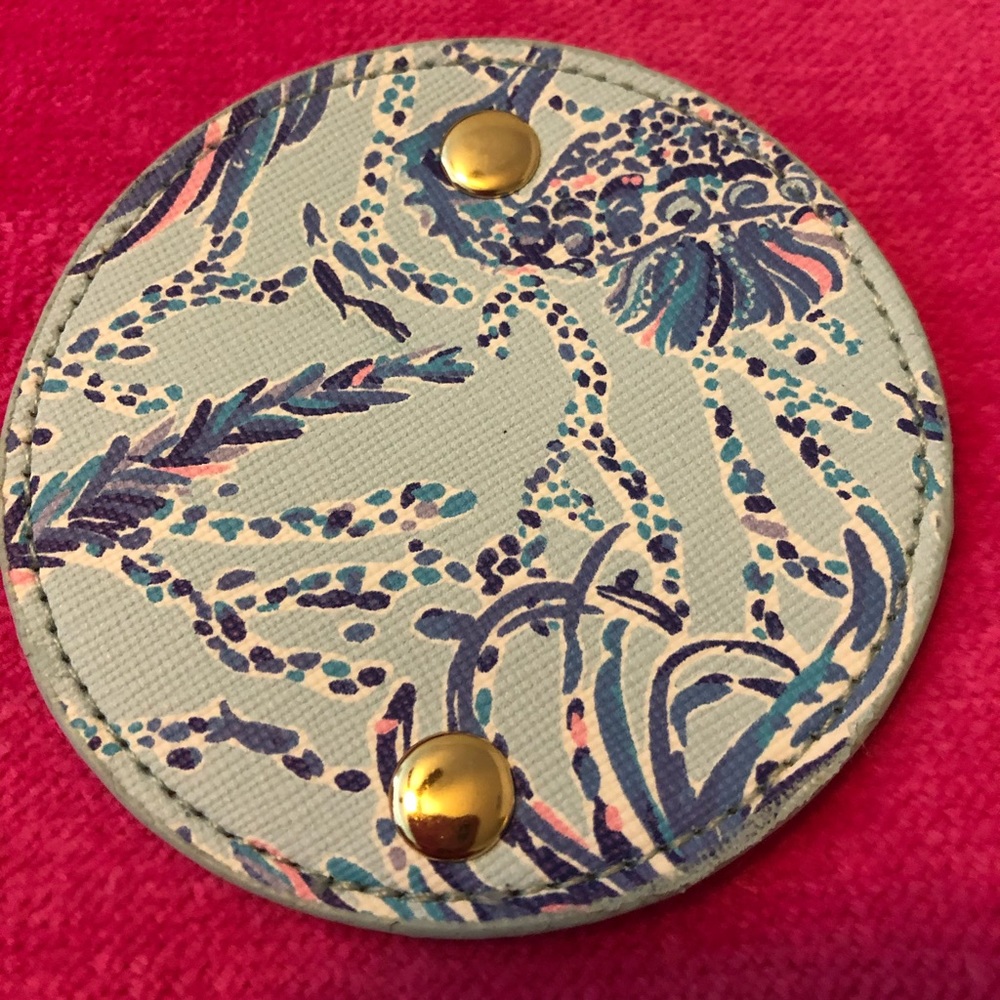 Lilly Pulitzer cord keeper